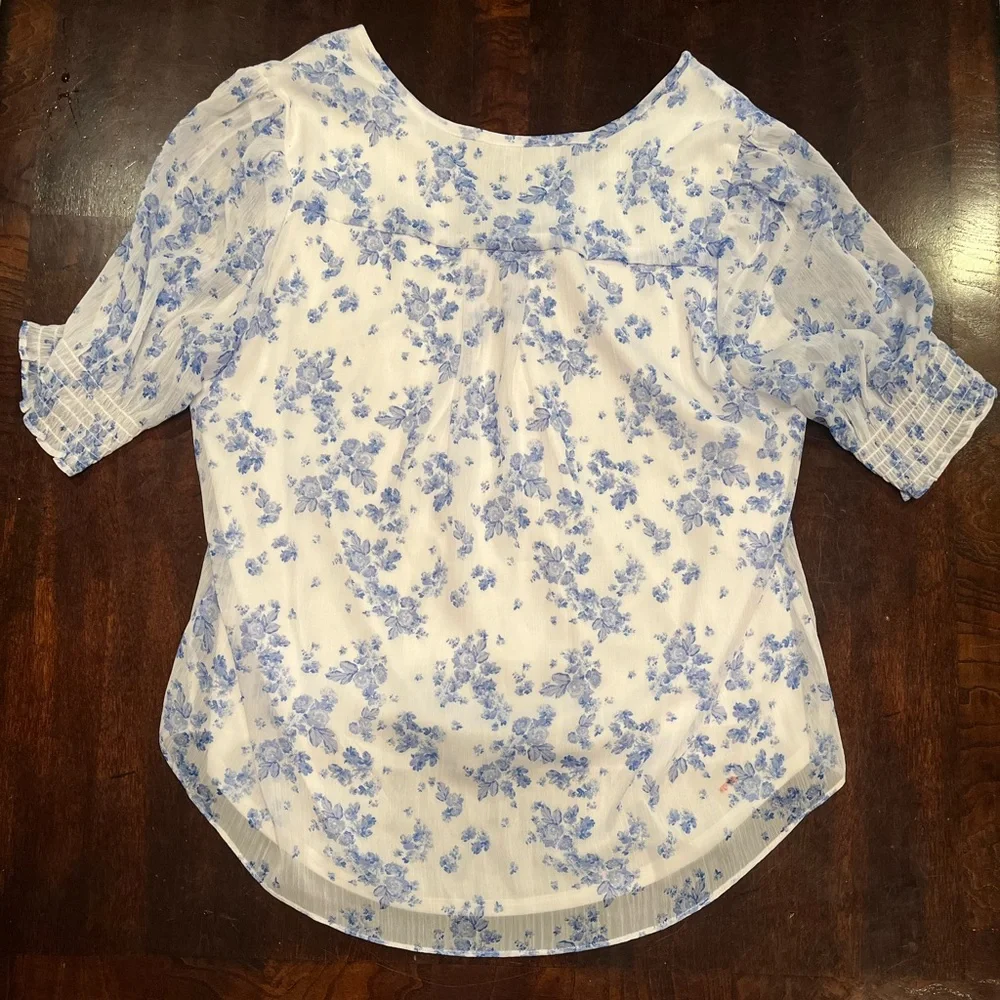 Floral Blue and White Top with Puff sleeves - Picture 4 of 5